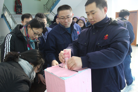 奉献爱心，挽救生命                        ——公司踊跃为范树莹孩子捐款