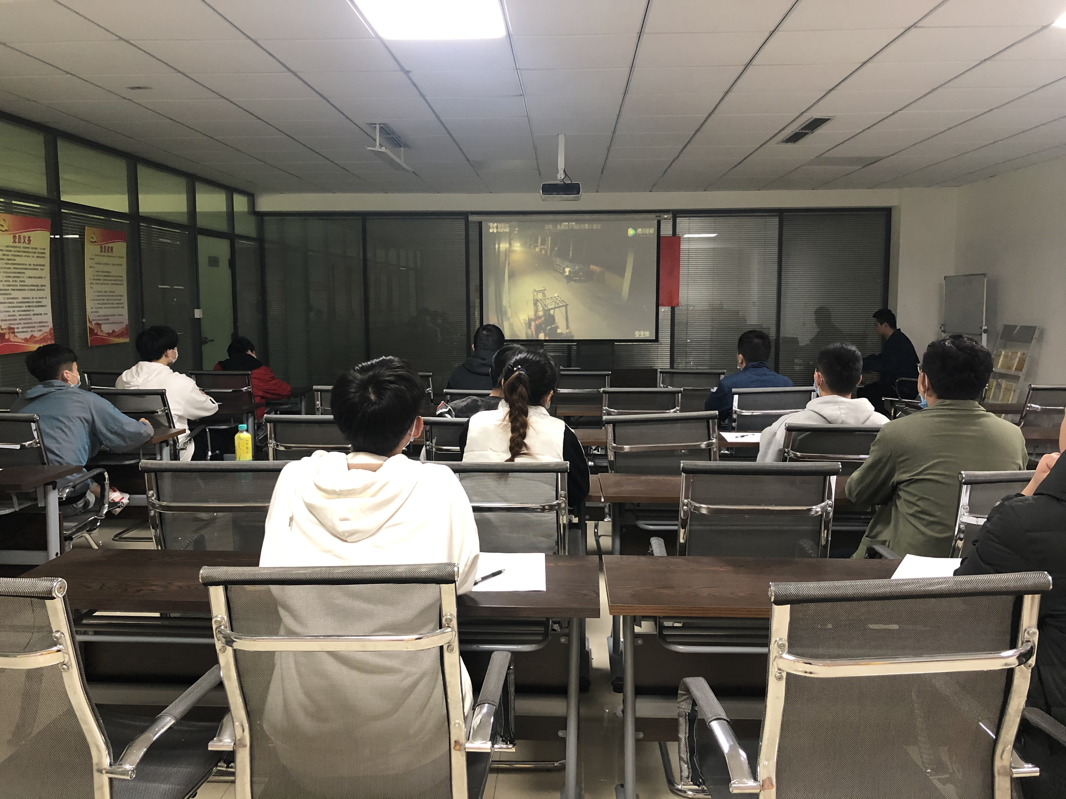 电气公司组织新进员工入厂安全培训