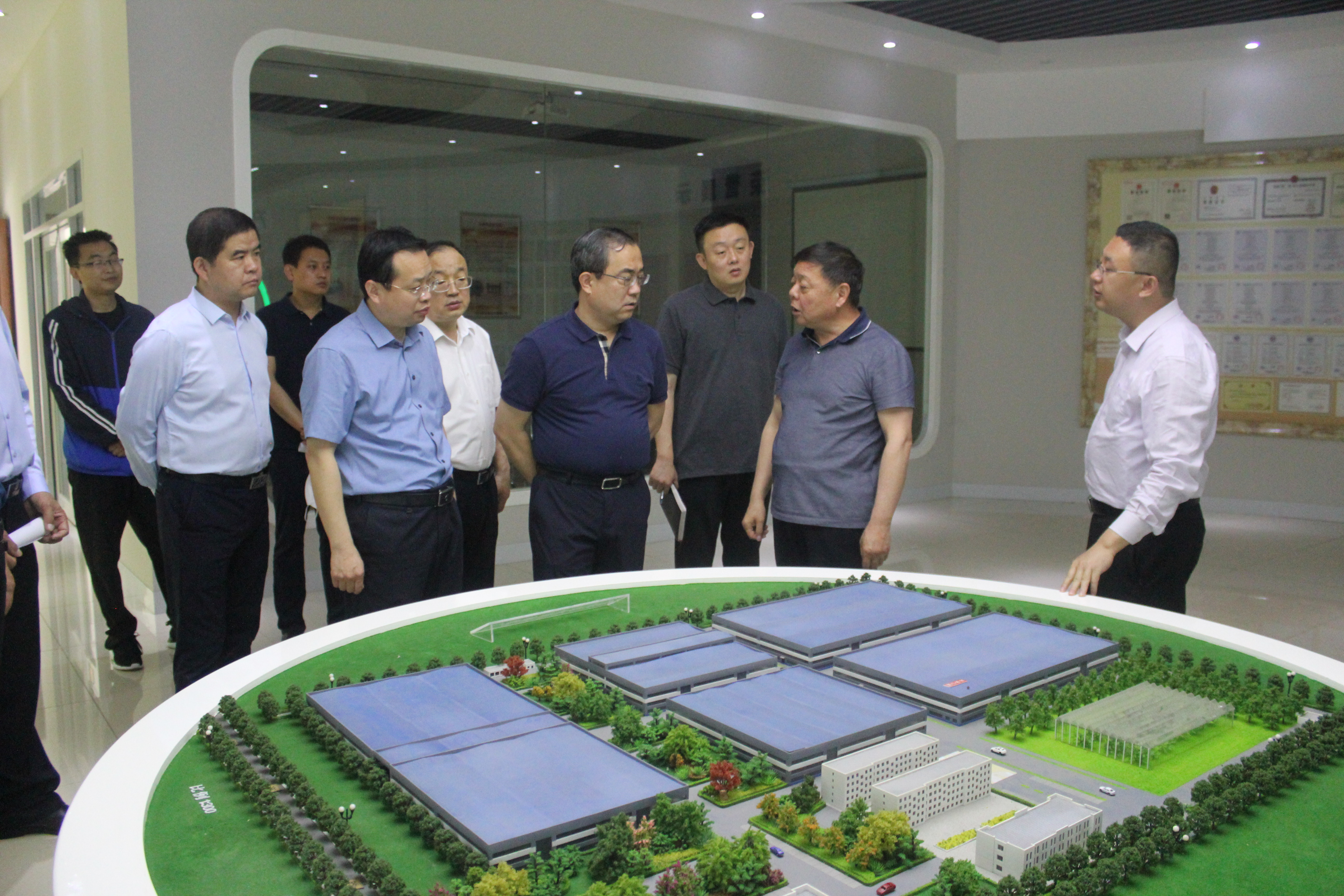 寿光市委副书记、市长李鹏带队到巨能电气检查安全环保工作