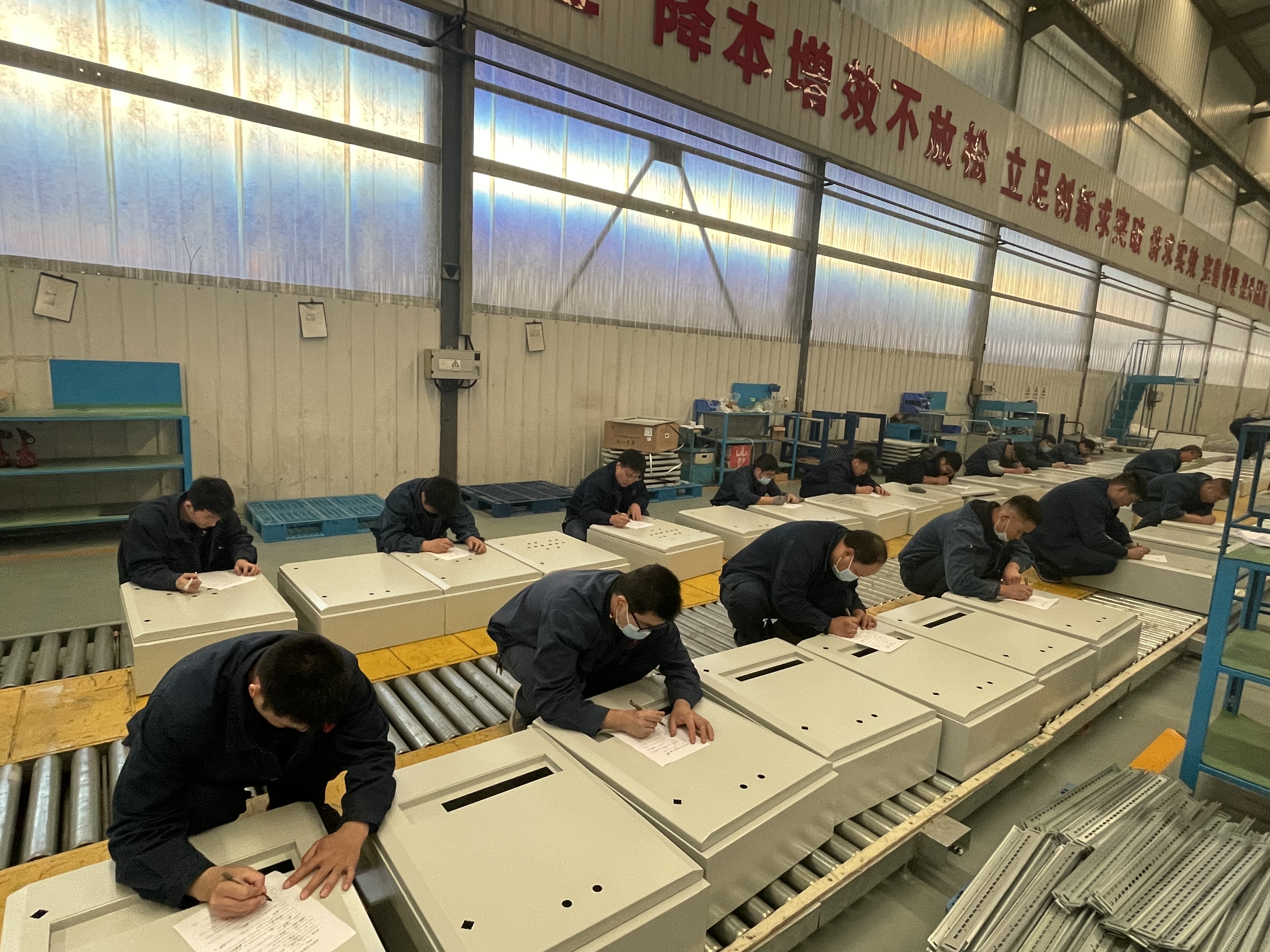 电气公司总装车间开展10月份工匠比武活动