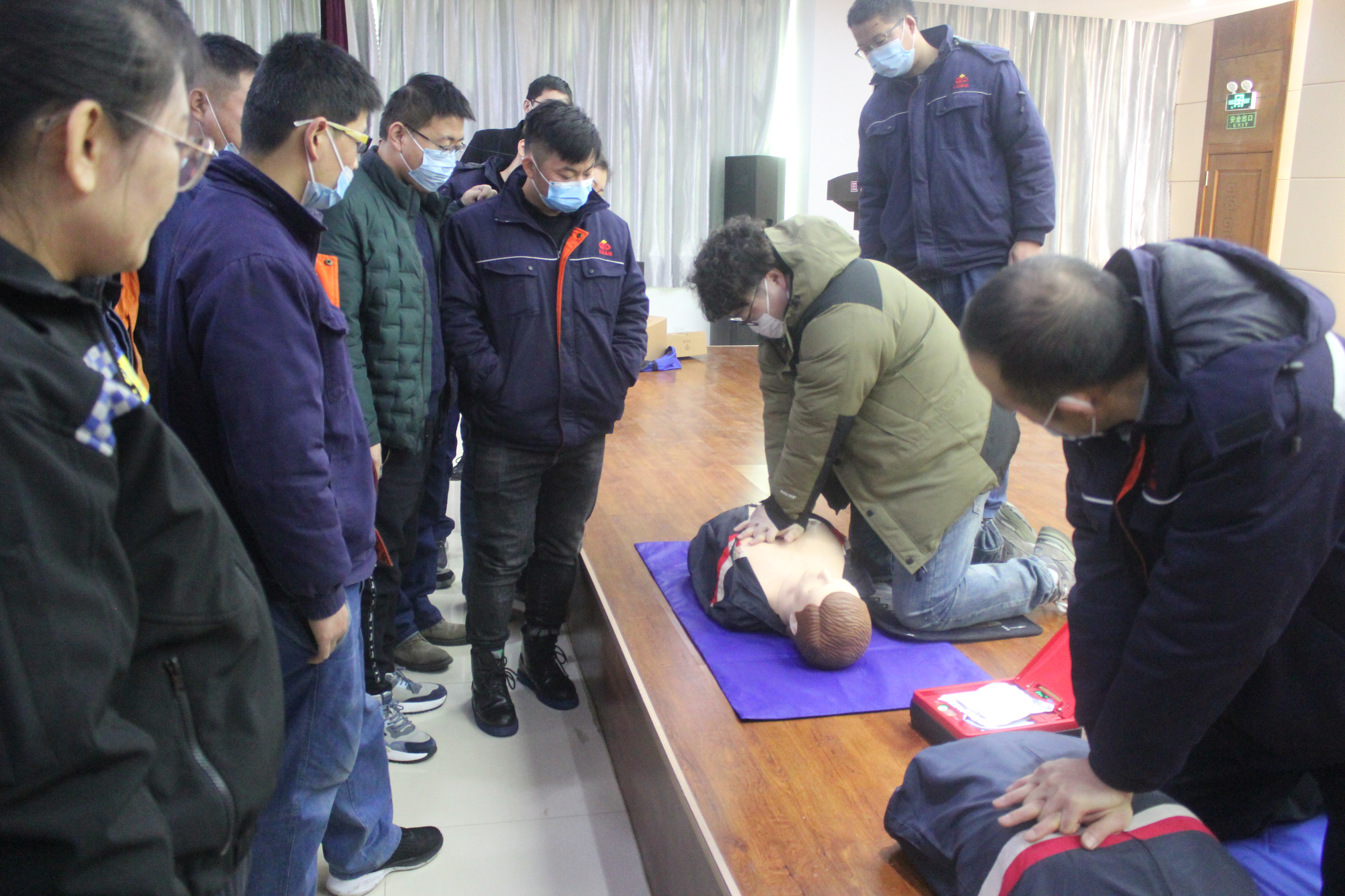 电气公司开展AED与心肺复苏术（CPR）急救技能培训