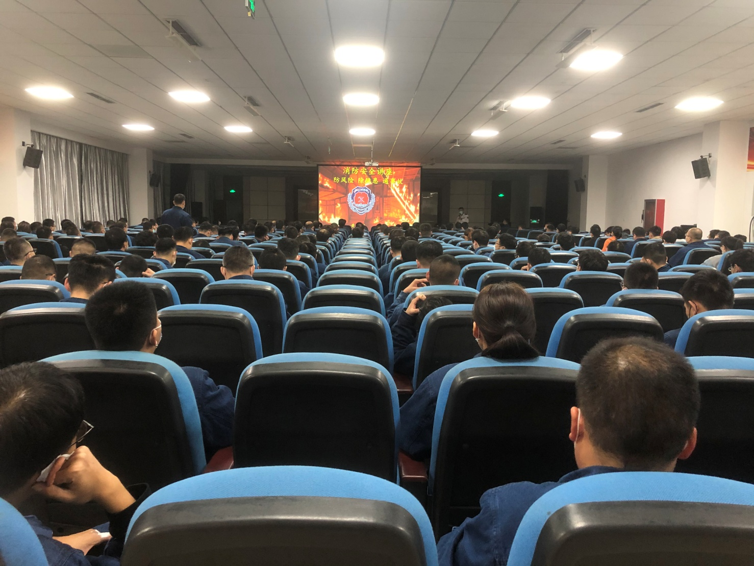 公司开展消防安全培训活动