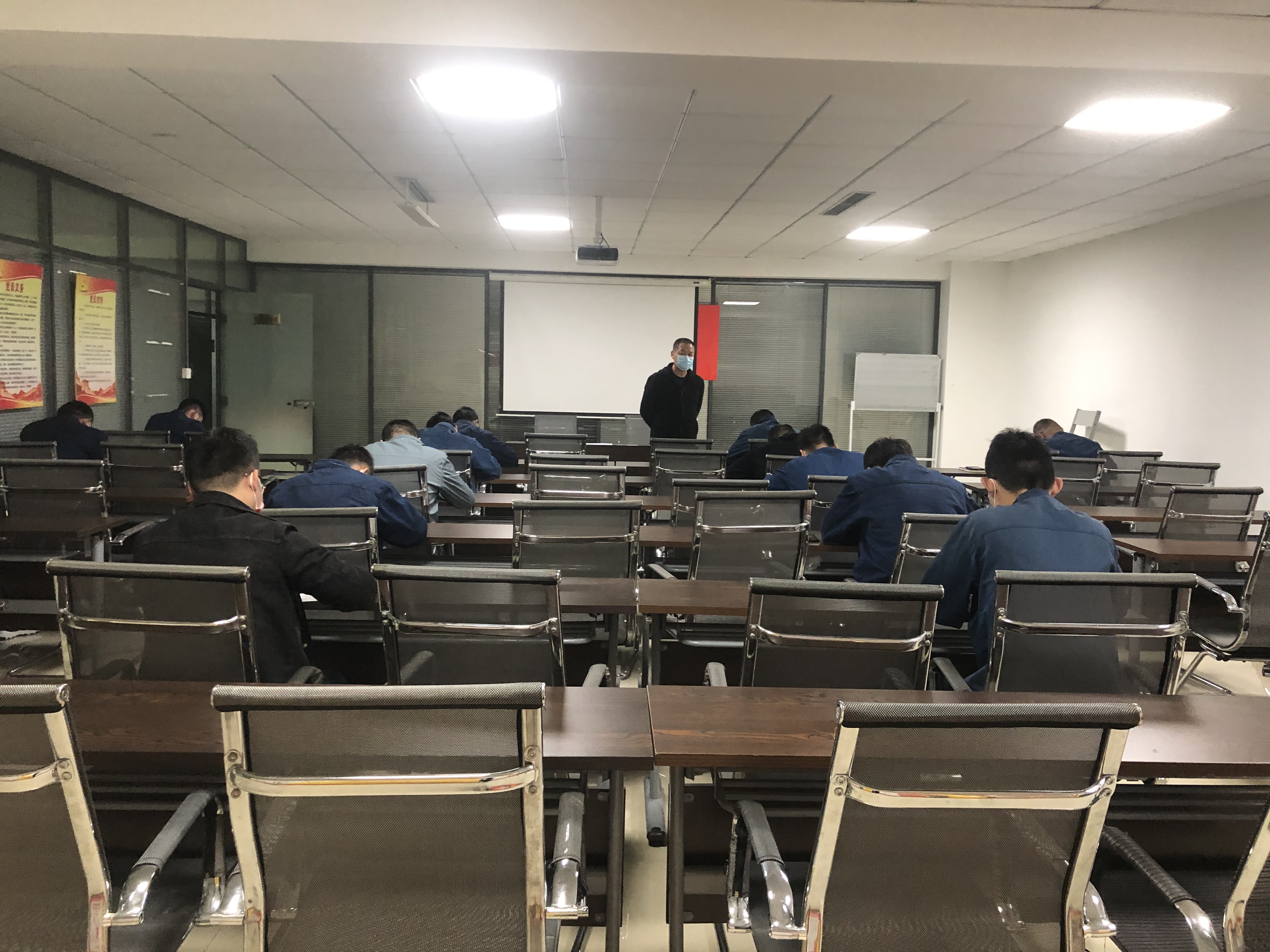 电气公司组织安全专项考试